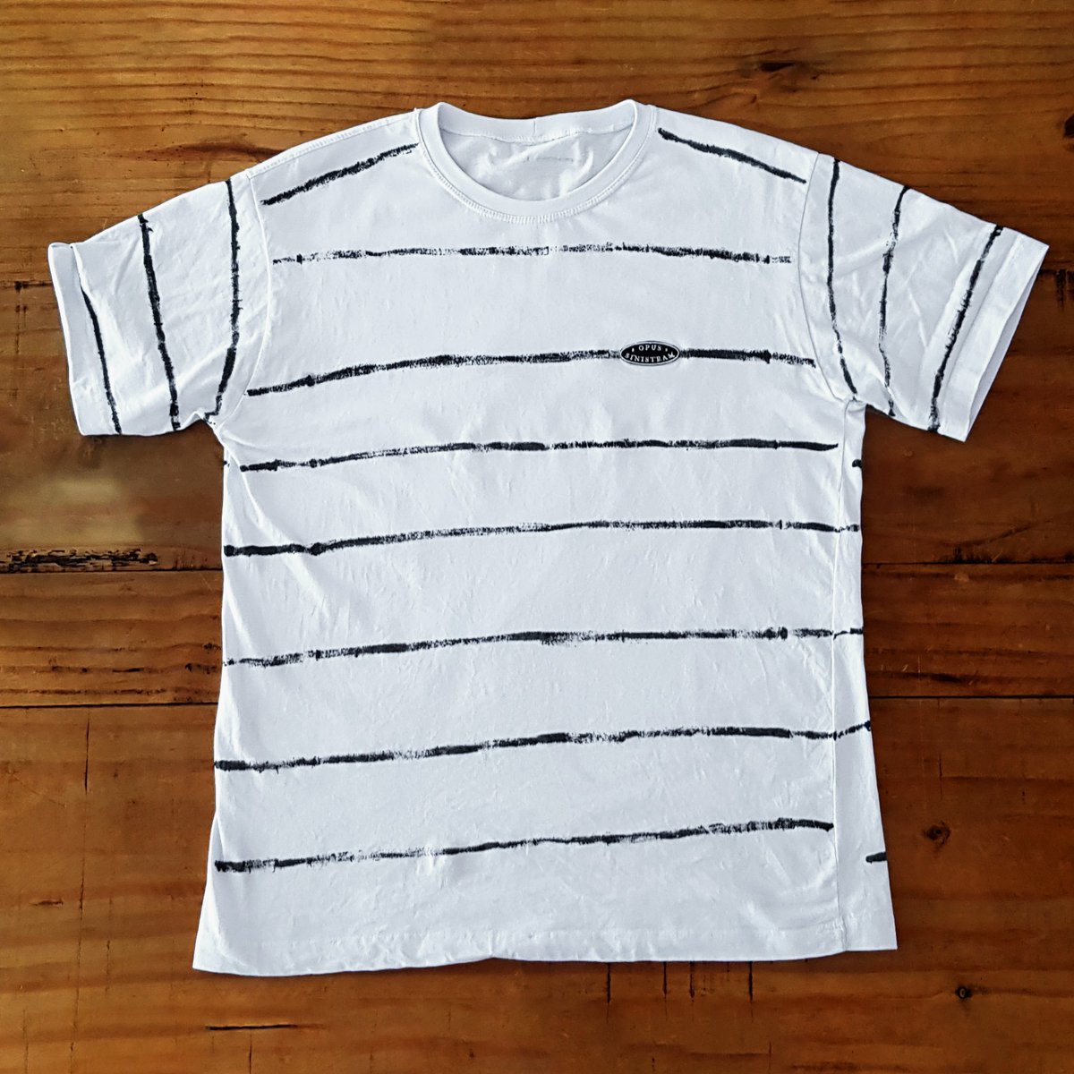 juareztanure's tweet photo. Nova estampa de camiseta para a Opus Sinistram. Listras tortas pintadas à mão e patch bordado termocolante.
Disponível em https://t.co/eVxTfKl7sn
.
#opussinistram #graphic #design #camiseta #listras #streetstyle #stripes #rebel #urbanstyle #urbanfashion #oldschool #streetwear https://t.co/Gh7Zl4d6OE