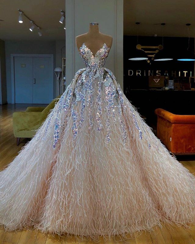 BellaNaijaWed's tweet photo. A dress fit for a princess

Dress @valdrinsahitiofficial

#BellaNaijaWeddings https://t.co/O7uTXzg6IJ https://t.co/mMwhacfE2q