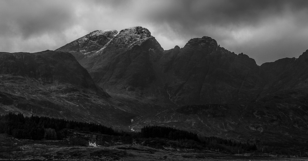 jaselambert76's tweet photo. A favourite of mine, Bla Bheinn Isle of Skye @VisitBritain #ThePhotoHour #landscapephotography #mountains #GetOutdoors https://t.co/BGhFstZ6lV