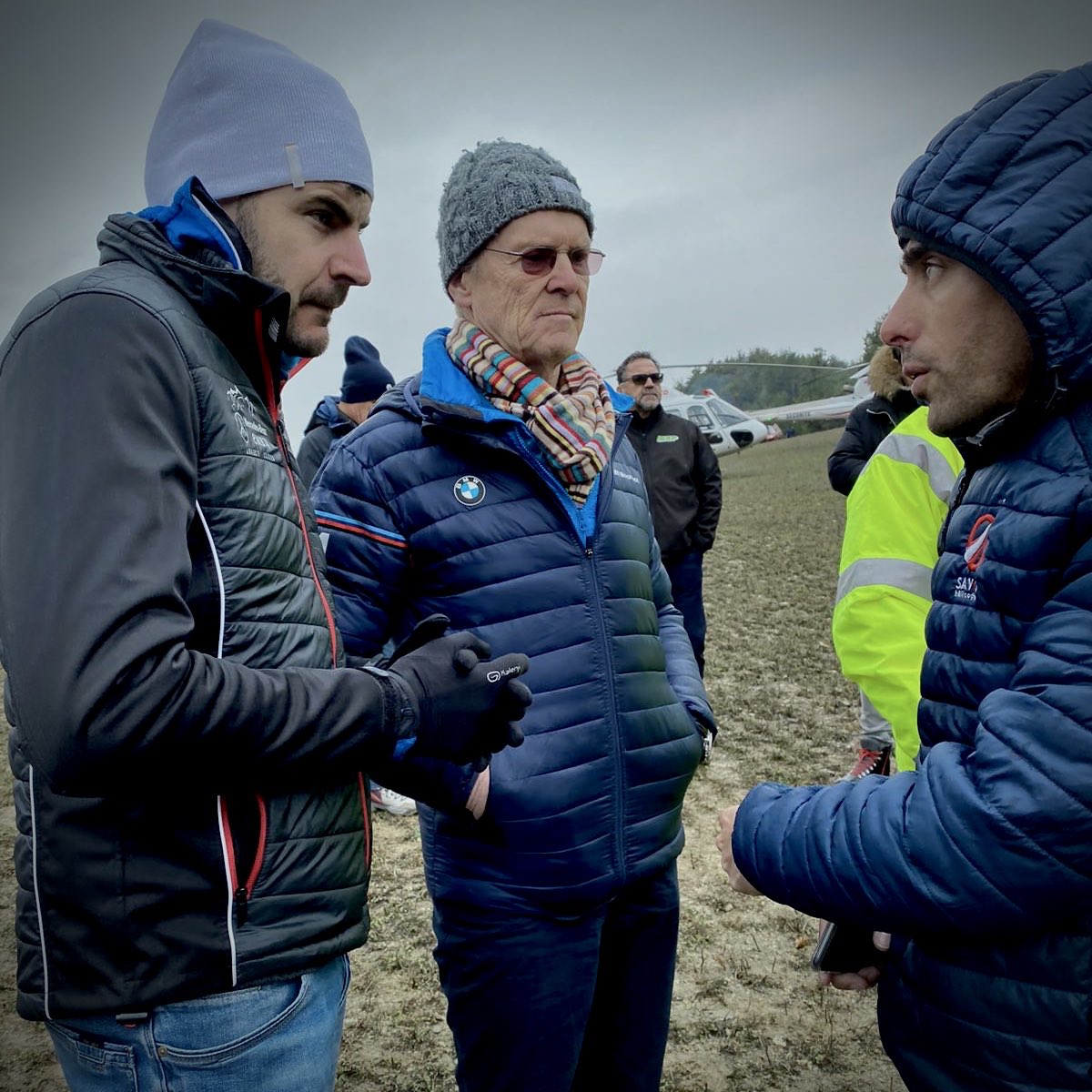 Il faisait froid au bord des routes du Monte Carlo. Les échanges entre pilotes passionnés d’hélicoptère et d’automobile nous ont réchauffé.
Nous avons passé de bons moments à observer l’évolution des stratégies au fil des spéciales.
#oserimaginer #motorsport #helicopter #jerome74