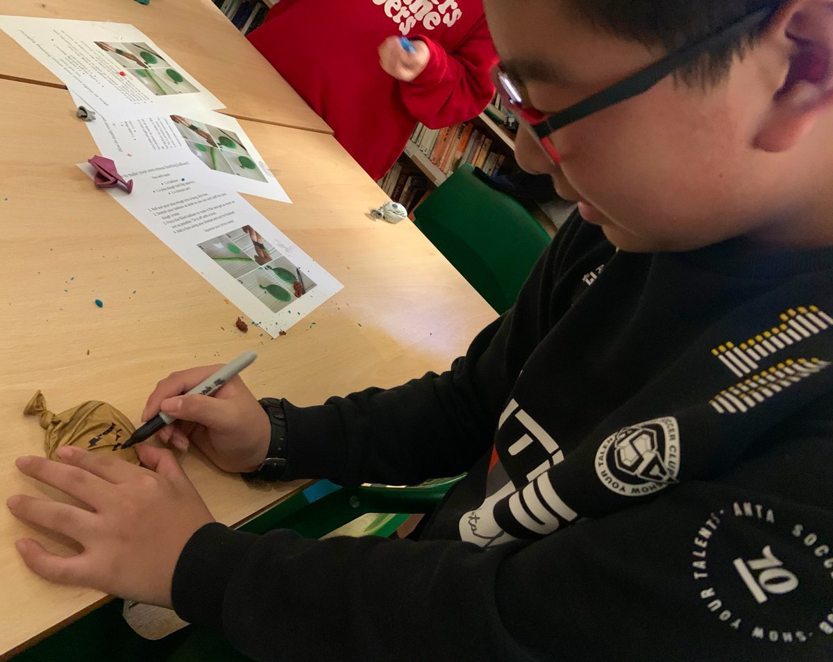 EmbleyBoarding's tweet photo. Tonight we made our own stress busting balloons for boardersโ #WellbeingWednesday on @EmbleyHampshire โs #WellbeingWeek ๐๐ #diy #stressless #easysqueezy #iloveboarding @BSAboarding https://t.co/UmBzzHWGRS