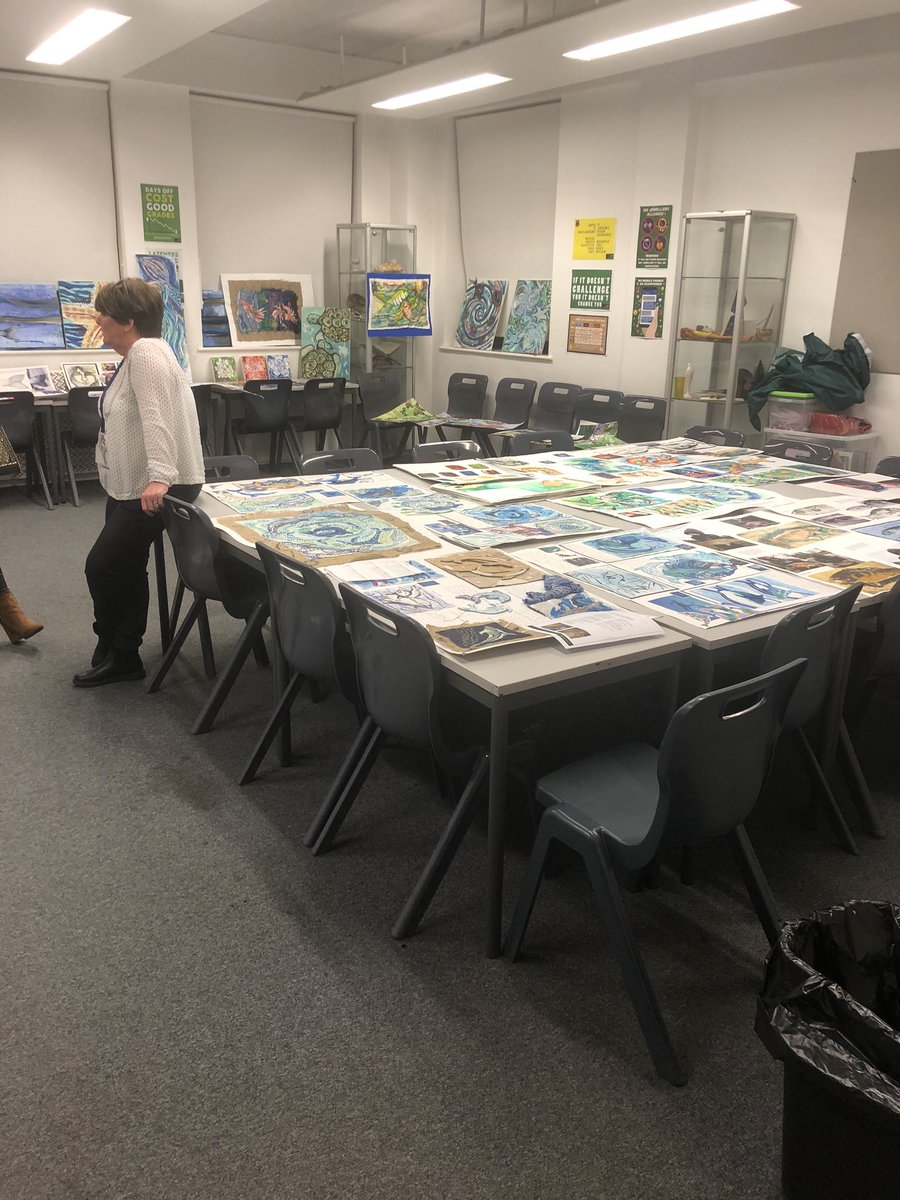 AlsopHighSch's tweet photo. A brilliant night for Sixth Form Open Evening. It was great to see so many pupils interacting with subject staff &amp; asking lots of questions about Sixth Form life. Thanks to all who came, the Universities &amp; staff #TeamAlsop #TeamSixthForm https://t.co/oTShGNhORf