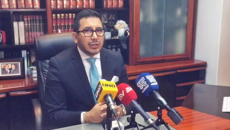 vtv_ecuador's tweet photo. #País: La mañana de este 🏢 miércoles, el abogado 📑💼✒ #JoselitoArgüello renunció de manera irrevocable a su cargo como #agentefiscal del #Guayas tras denunciar una falta de apoyo por parte de la institución pública en su trabajo. https://t.co/zQ05WAohs9