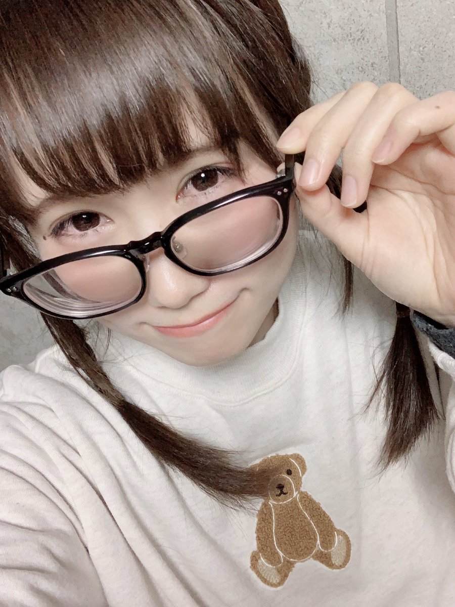 星井あお Pa Twitter メガネをずらして写真を撮る理由は 強度近視でレンズが分厚いメガネだと屈折で目が縮んでしまうからです おはよう メガネ女子 星井あお Pa Twitter メガネをずらして写真を撮る理由は 強度近視でレンズが分厚いメガネだと屈折で目が縮んでしまうからです おはよう メガネ女子