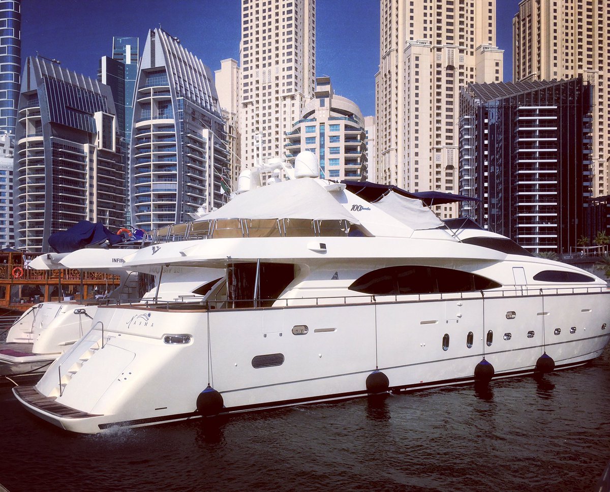 bloggerlivetour's tweet photo. L’idea giusta per una missione a Dubai 🌴 #mission #dubai #thebloggerlivetour #blogys #paolabuonacara #longh #viaggiare #yacht #panfilo #dubaimarina #ontheroad #onmyway https://t.co/idq4SLXdIA