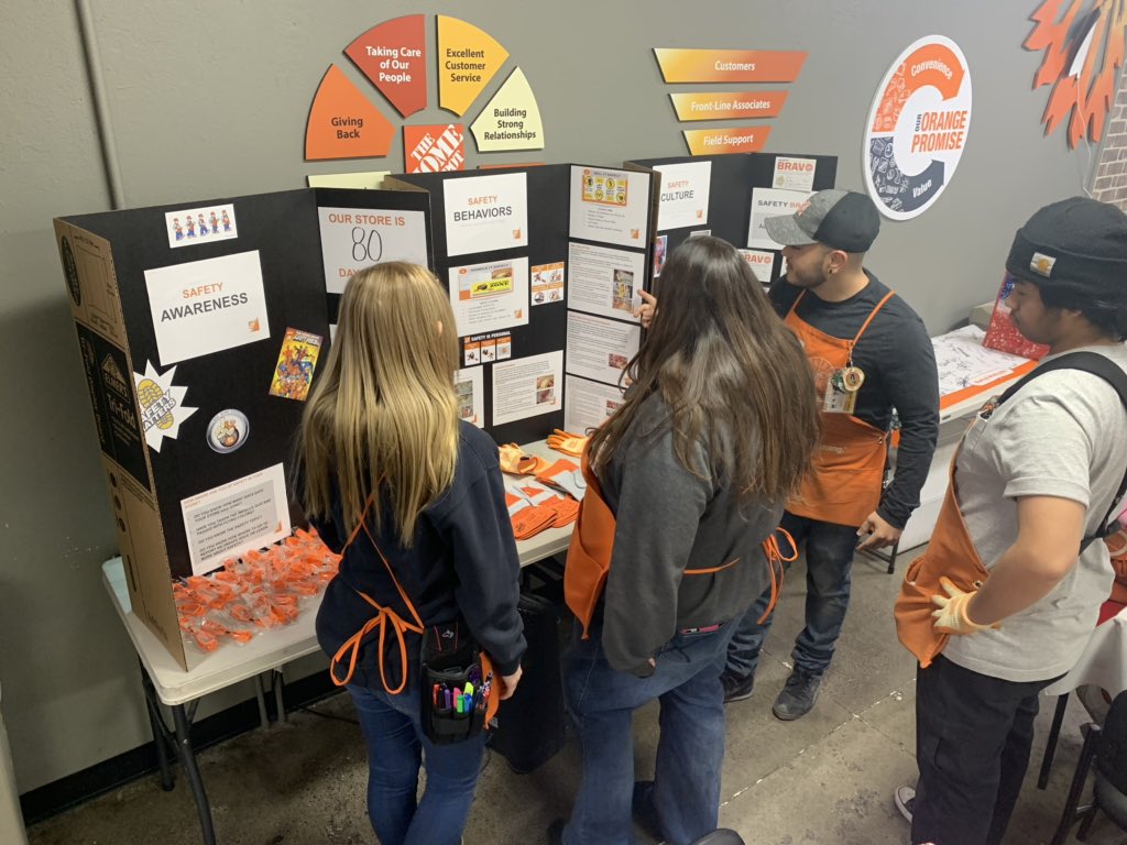 0rozcoHD's tweet photo. Spreading safety awareness with associates as they walk into work! #WDSAMWU @Hdchhary @MelissaParraHD @THD_SteveMitch @steveknott020 https://t.co/c6KwUQno3A