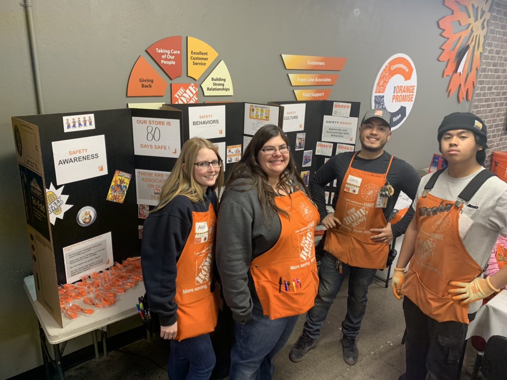 0rozcoHD's tweet photo. Spreading safety awareness with associates as they walk into work! #WDSAMWU @Hdchhary @MelissaParraHD @THD_SteveMitch @steveknott020 https://t.co/c6KwUQno3A