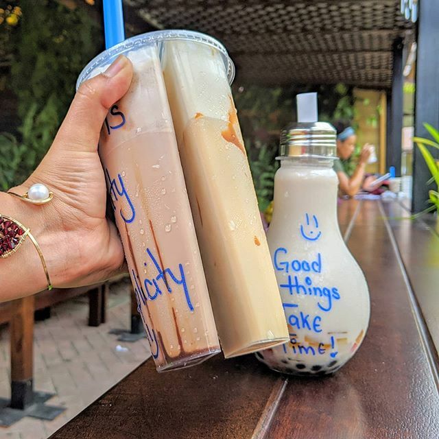 bambubelize's tweet photo. Unity Cup VS. Bulb Bottle. ✌🏼👀💡👀 Which is your fave???
#bubbletealife #caramelcoffee #chocolatecoffee #bambuteacoffee #unitycup #bulbbottle #reusable #getyourdiscount #coloringlife #hereislife #whattodrink #thingstodo #belize https://t.co/kBzvHm8GmD https://t.co/CgR03eI0kL