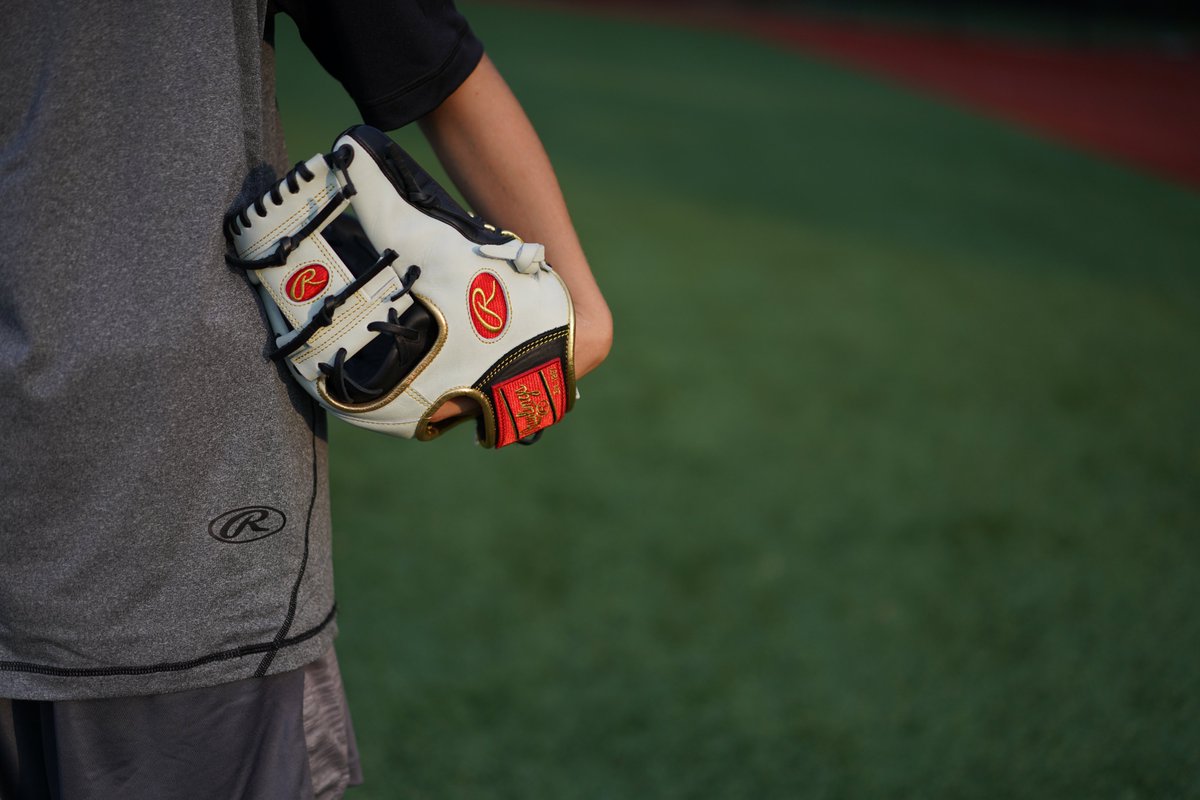 RawlingsSports's tweet photo. Did you know the Rawlings Encore glove series comes game ready? The adjustable lace allows you to make sure it's the perfect fit. Every great play deserves an Encore, shop now at: https://t.co/bPUxo9FpXa #TeamRawlings #RawlingsEncore https://t.co/zYsfEhkGeR