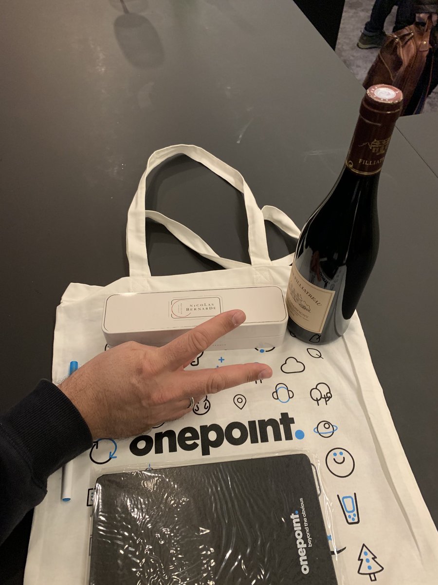 Thanks to @Onepoint for the gifts. I will try to organize more meetups with ⁦<a href="/gregyoung/">Greg Young</a>⁩ and ⁦<a href="/adymitruk/">Adam Dymitruk</a>⁩ for the ⁦<a href="/DDDesignFR/">DDDFR 🤘</a>⁩ and #bddfr in Paris ;-).
