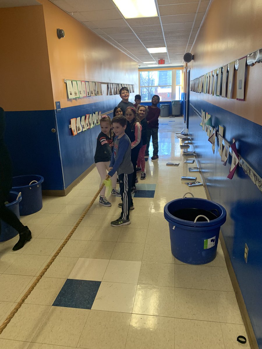 SomersKristin's tweet photo. 3H starting of our unit on force and motion with a game of tug of war! @WPSCoolidge https://t.co/6n3l1ozDC4