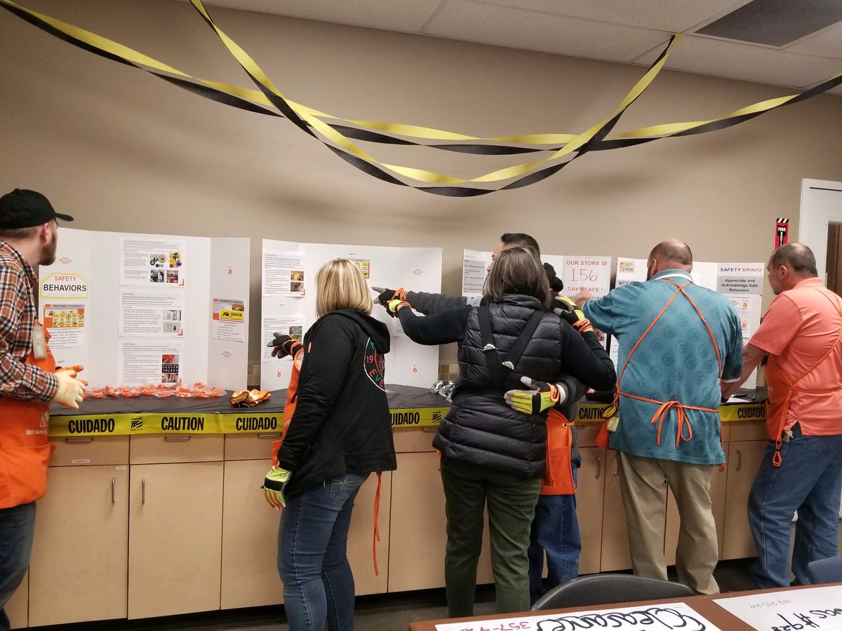 Having fun with our Safety Wrap-Up Event! #WDSAMWU #TheOncomingStorm @ShawnMinkner <a href="/BecksMiller/">Rebecca Miller</a> <a href="/HDPollock/">Don P</a> <a href="/HDTilton/">Robert Tilton</a> <a href="/DJJKsanchez/">Donny Sanchez</a> <a href="/DerekGuidroz/">Derek Guidroz</a>
