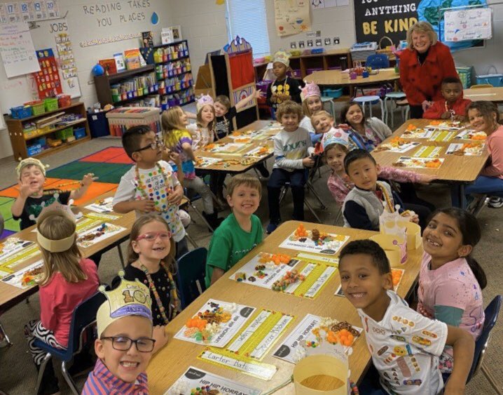 pfoxGCS's tweet photo. Celebrating 100 days of learning in @gcschools #100snacks https://t.co/YGxL15BG2D