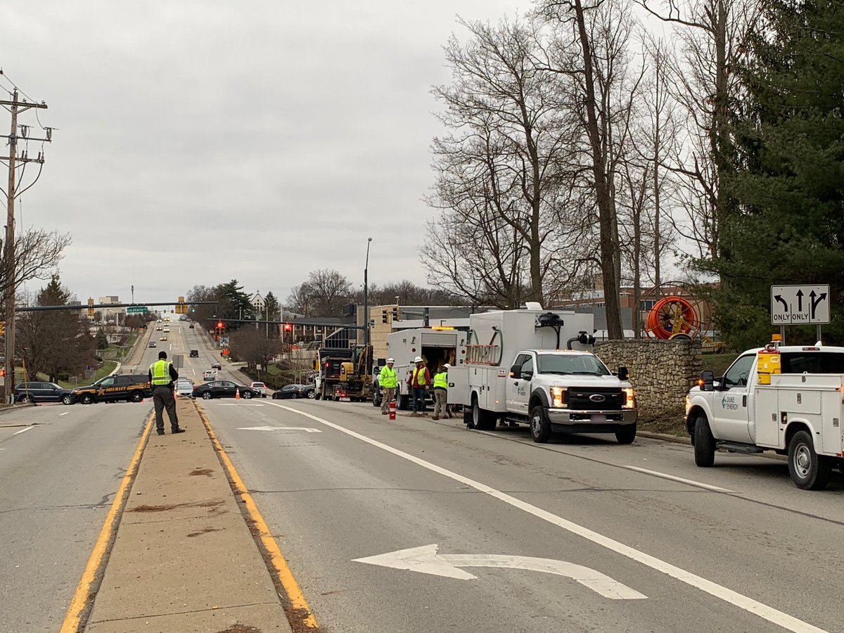 IAFF3907's tweet photo. Kenwood Road shut down between E. Galbraith Rd. and Kugler Mill Road due to a gas line struck. Duke energy on scene. #Traffic #STFD https://t.co/42bfuTCmjE