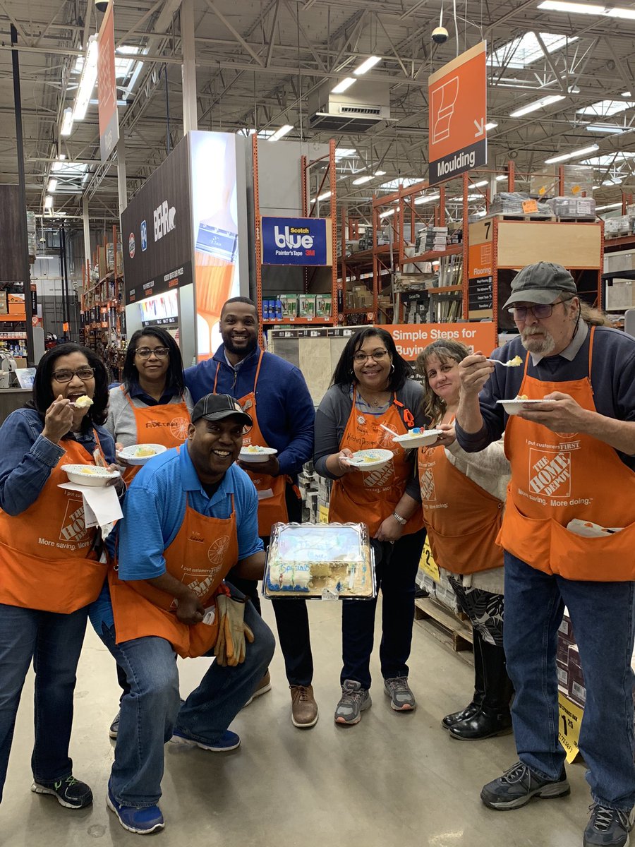 Last week my Specialty Team was on 🔥🔥🔥 So I suprise them with cake!!! #ThankYouTeam #2503 @catinabutler14 @EmgeJim @EricWal29158377 @PaulDeveno