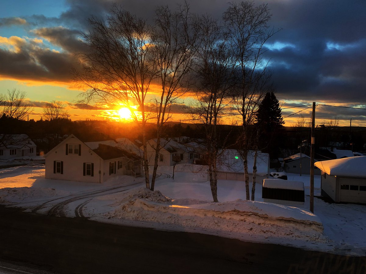 AprilLynn_1980's tweet photo. That glow π
#Maine #MEwx #MEWinter #NorthernMaine #wintersunset https://t.co/eDRsBMAezQ