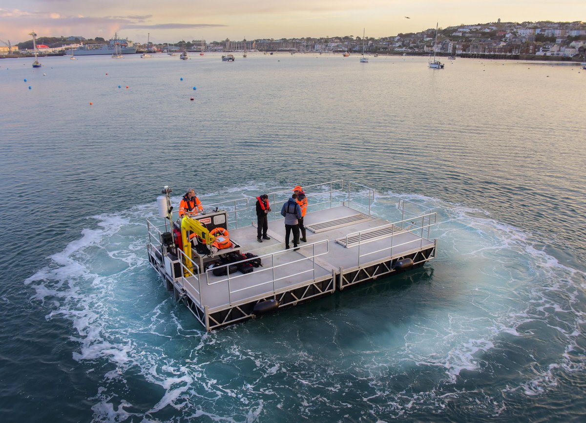 WorkFloat's tweet image. Good afternoon out filming #WorkFloat, full video out this weekend.

#workboat #commercialmarine