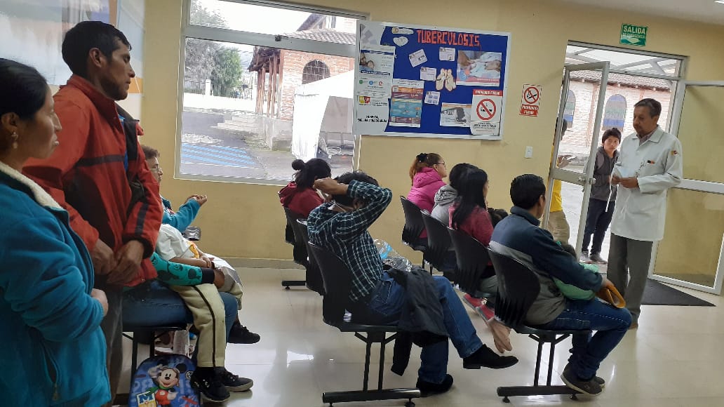 Salud_Napo's tweet photo. #Pichincha | "Si presenta síntomas de afecciones respiratorias, no se automedique acuda al centro de salud son las recomendaciones en la sala de espera del hospital básico Cayambe #Coronavirus #PrevenciónEsSalud https://t.co/qZbLf903ln