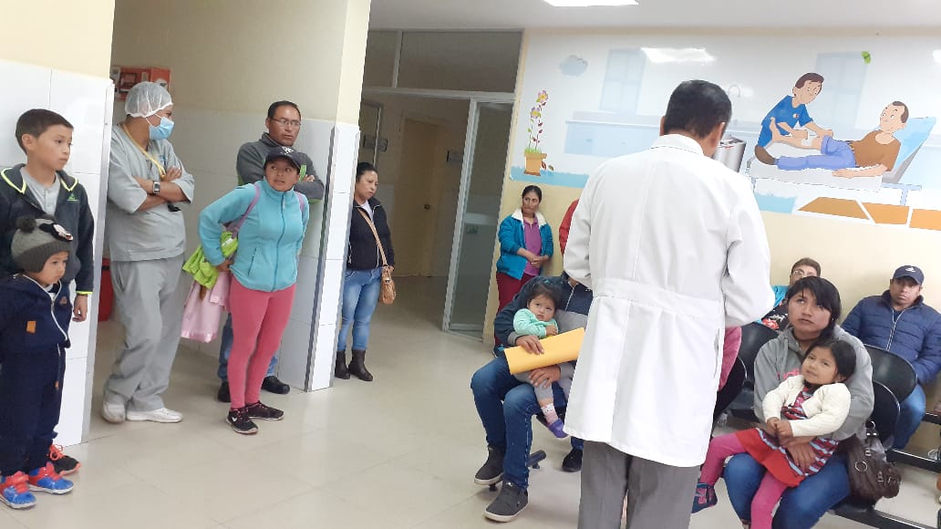 Salud_Napo's tweet photo. #Pichincha | "Si presenta síntomas de afecciones respiratorias, no se automedique acuda al centro de salud son las recomendaciones en la sala de espera del hospital básico Cayambe #Coronavirus #PrevenciónEsSalud https://t.co/qZbLf903ln
