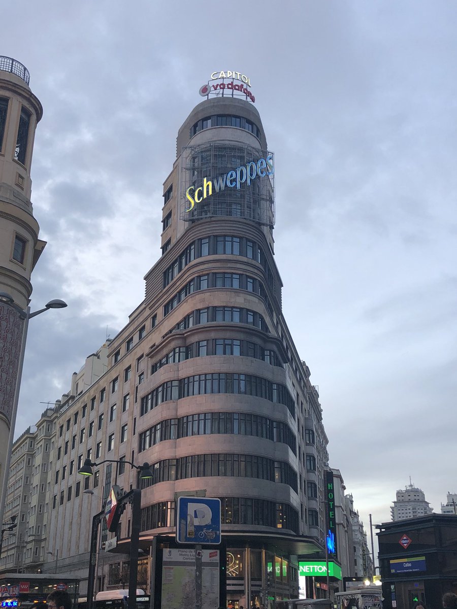 BernardBullen's tweet photo. Madrid ..😫❤️ #edificioschweppes #plazadecallao #myhome https://t.co/fBq9ZOZ0px