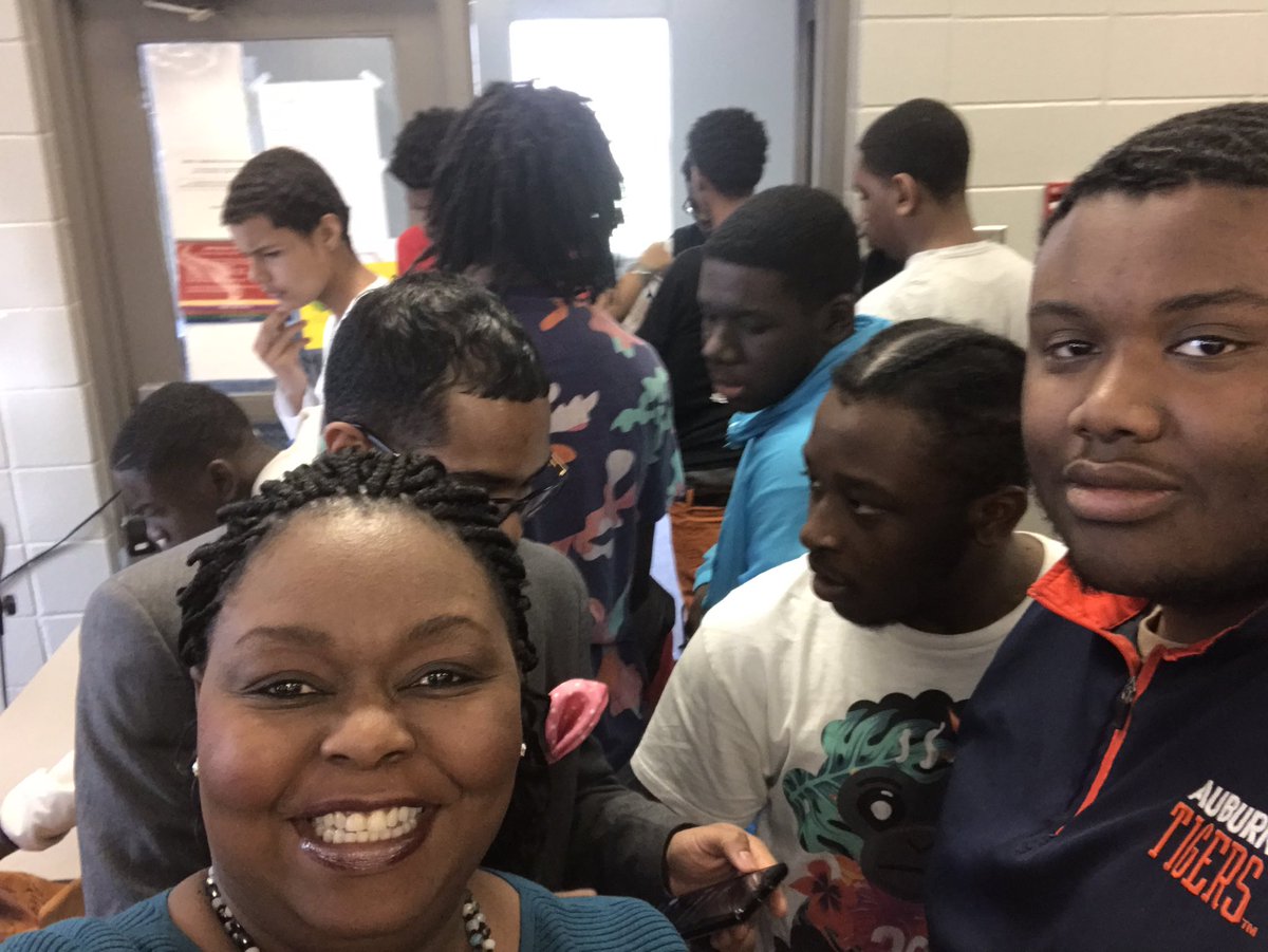 apPSDavis's tweet photo. Another day of Empowerment!  Our male students connected with @G__herrera! What an amazing speaker! His words of wisdom left many with aspirations to do better. #readtolearn #empower #werise @JCCLC2 @JEFCOED https://t.co/Bb4YMLImqI