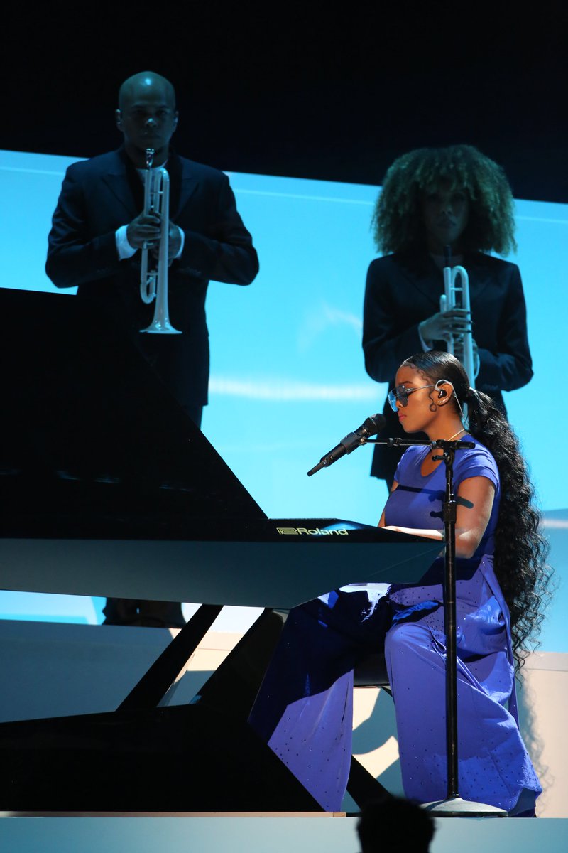 ghctk12's tweet image. Super proud of our band teacher, Mr. Cunningham and his performance with H.E.R. at this year's GRAMMYs! Check him on trumpet during "Sometimes". It's pocket. (Photos courtesy of Marden Brinton.) bit.ly/315a3ZE #GrammyAwards #Grammys2020 #GHC