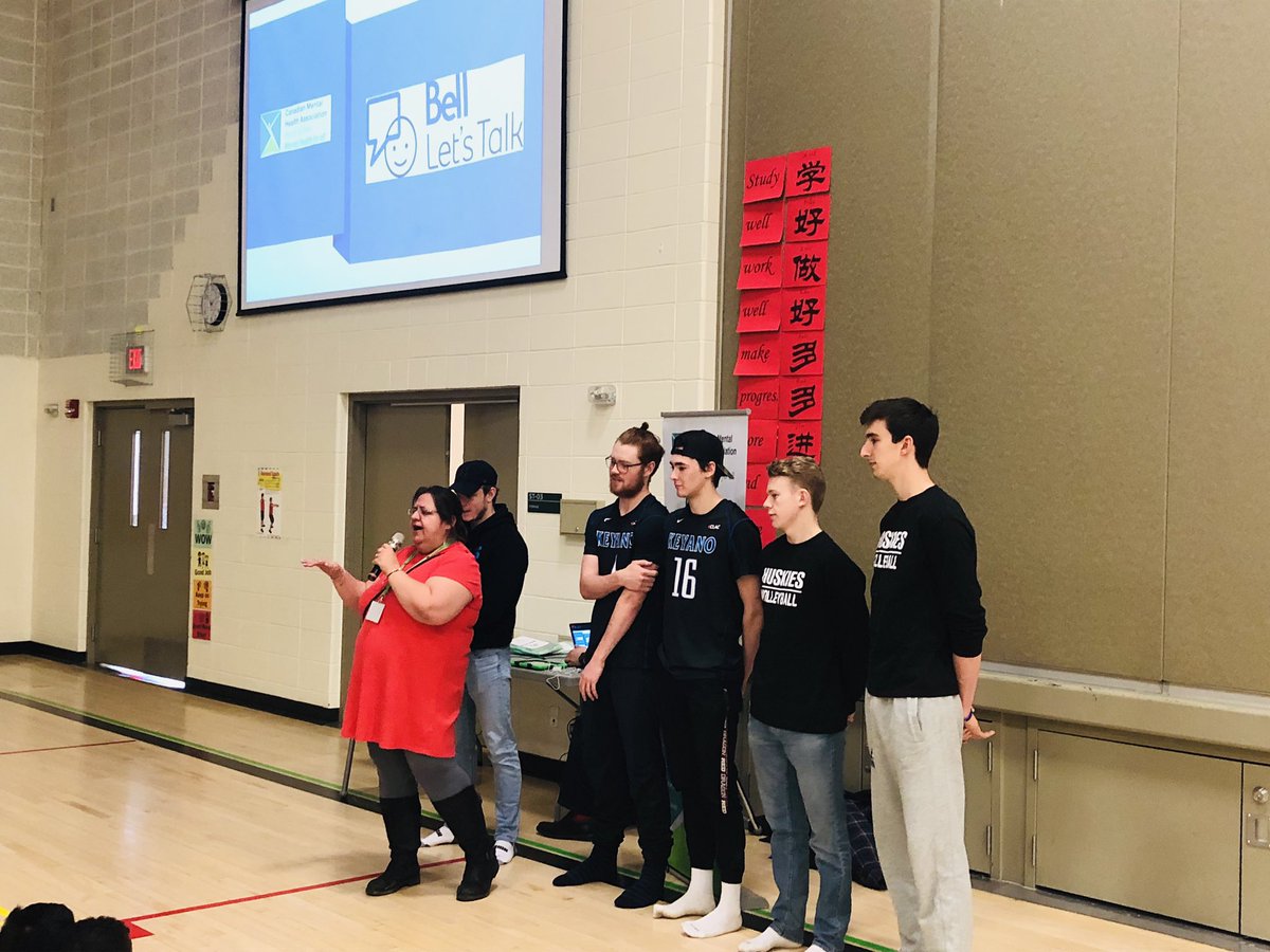 ndumoulin88's tweet photo. @keyanohuskies and @CMHAWB you make a great team teaching @WGHillElem about #BellLetsTalk Day @FMPSD ! https://t.co/uwohDvxmu3
