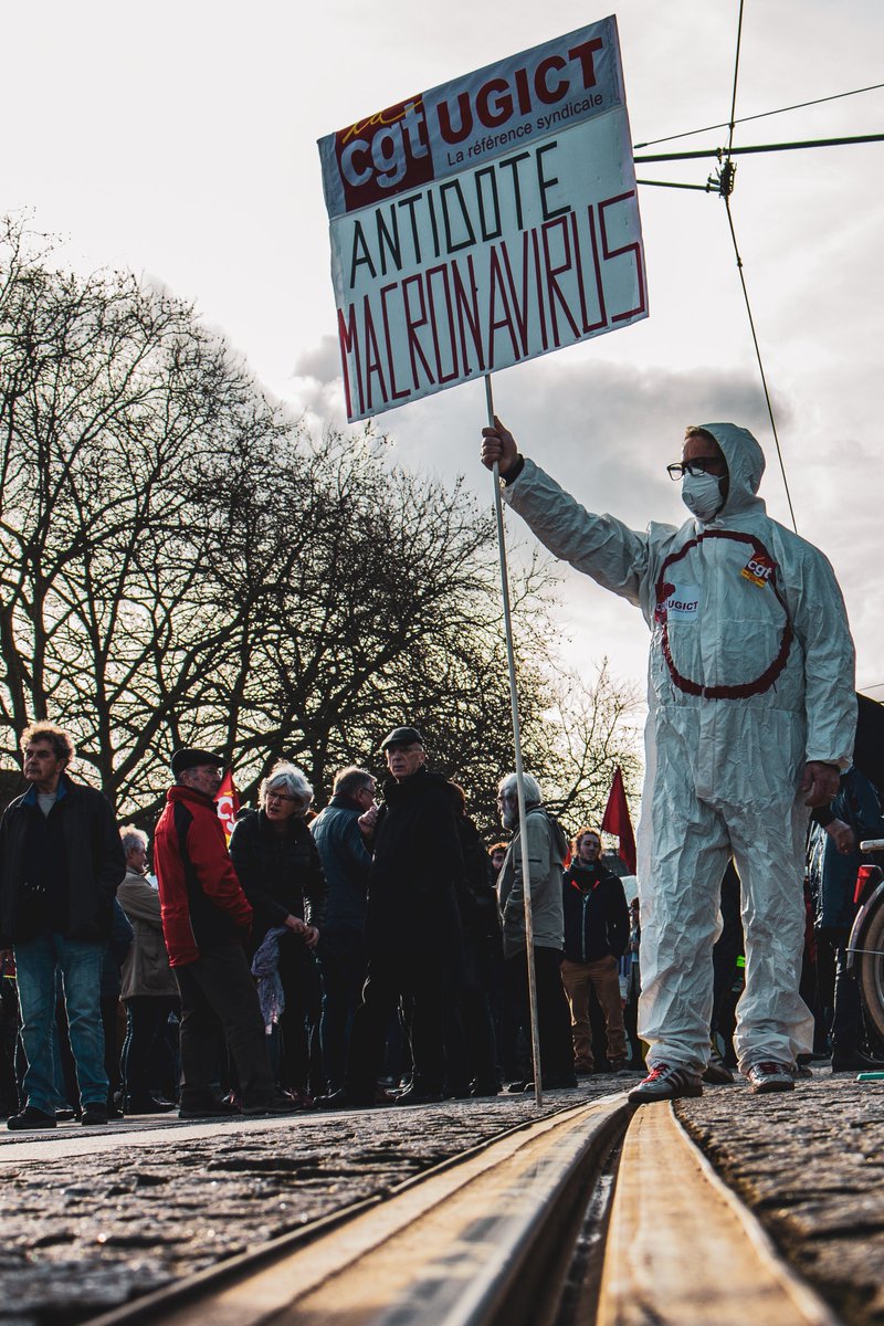 Niccoliarthur_'s tweet photo. #CoronavirusFrance #Macronvirus #manifestation #manifestationgenerale #BreakingBad 
#Nantes #NantesAvecVous @Nantes_Revoltee https://t.co/42BZVBXXcX