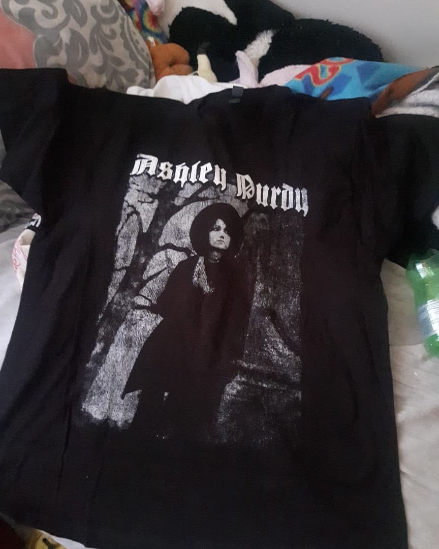 BekkaDogpaw's tweet photo. Thanks @Stephan99534122 for getting me @AshleyPurdy shirt for Christmas. It finally came I love this shirt.

#Ashleypurdy #PurdyPosse
#PurdyPeople #purdycommunity #PurdyFam
#Purdygirl 
#AshleypurdyNowhere 
#Ashleypurdymuisc
#Phoenixpurdyposse 
#newsong https://t.co/LtPNzVzZif