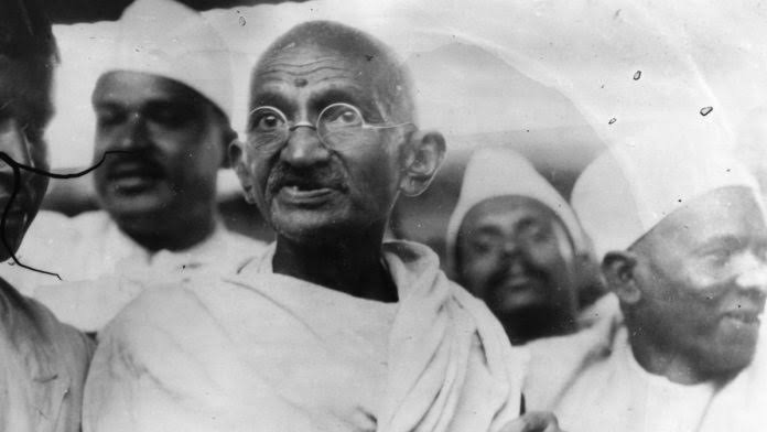 KanojiaPJ's tweet photo. आज जी के दिन 1948 को माफ़िवीर सावरकर की योजना के अनुसार आरएसएस के आतंकवादी गोडसे ने गांधी की हत्या की थी। शरीर मृत होगया लेकिन विचार की हत्या करने में आरएसएस आज भी असफल है।
#Gandhi https://t.co/Cn0ymN9u2Q