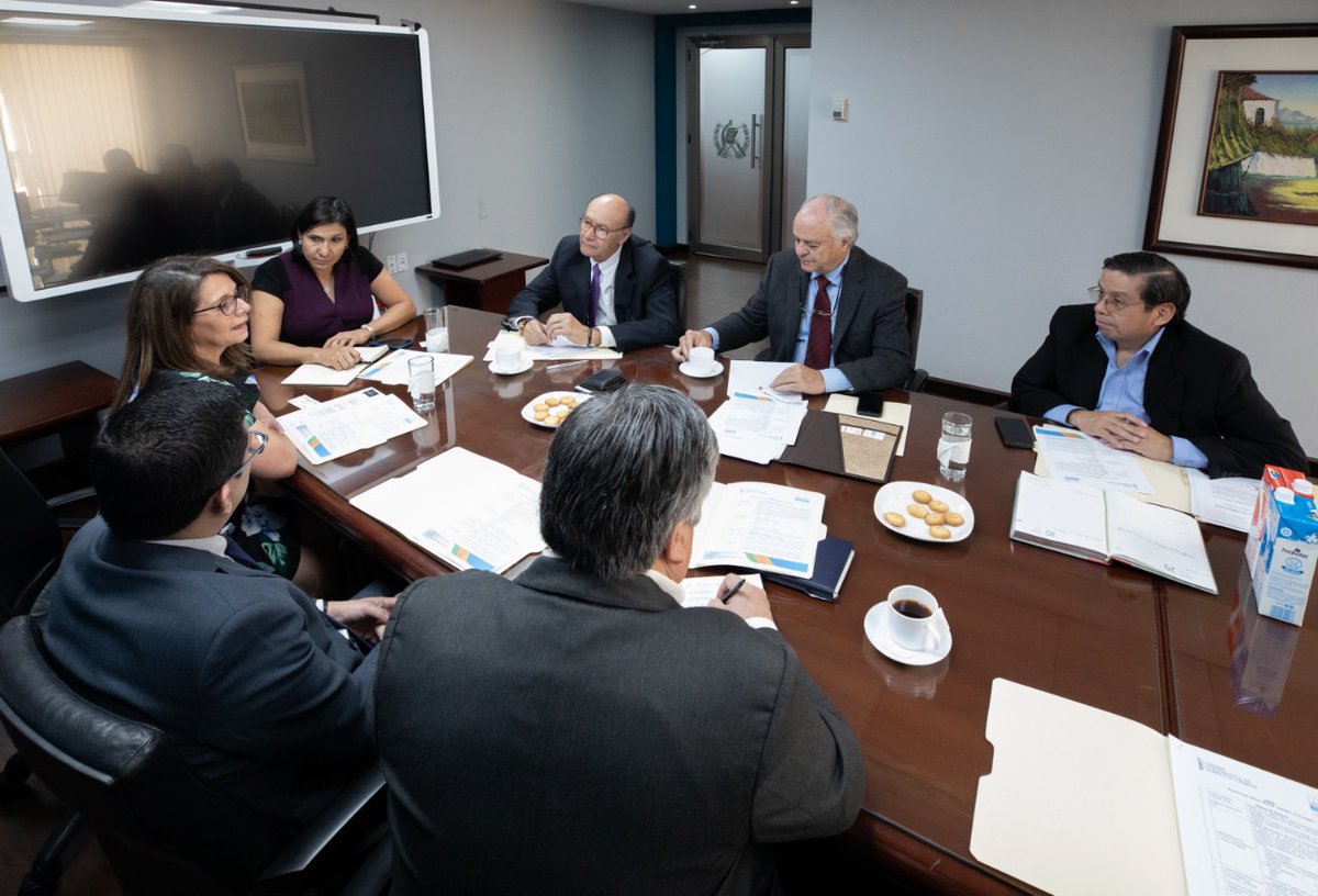 MINECOGT's tweet photo. (2/2) Para dialogar sobre temas relacionados con el sector, también estuvieron presentes Ramiro Perez Zarco, Director Ejecutivo de #Asodel y los directores de la cámara antes citada Daniel Chacon, Manuel Torres y Luis Mazariegos, así como el asesor jurídico Carlos Mérida. https://t.co/WILaN1pcZa