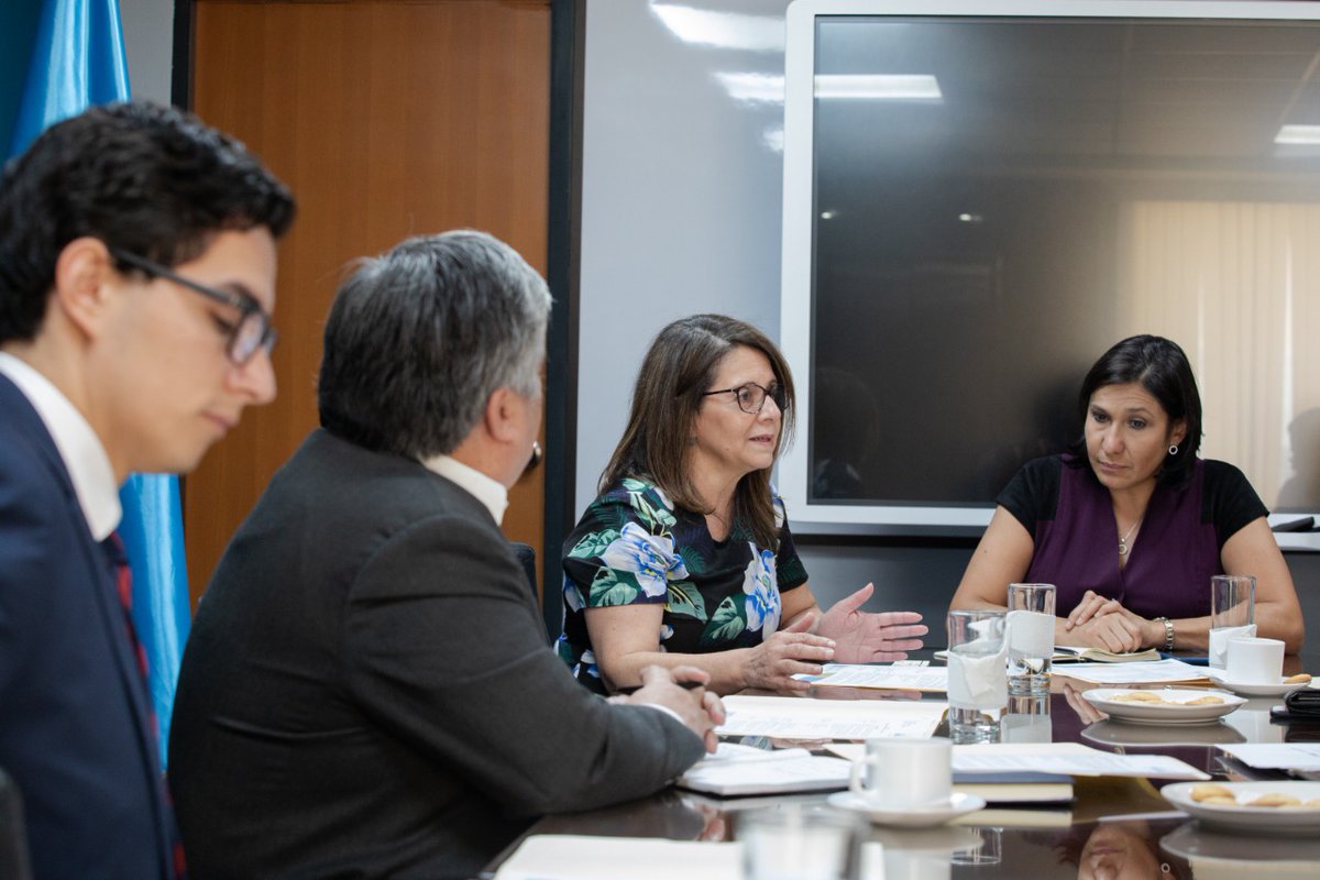 MINECOGT's tweet photo. (2/2) Para dialogar sobre temas relacionados con el sector, también estuvieron presentes Ramiro Perez Zarco, Director Ejecutivo de #Asodel y los directores de la cámara antes citada Daniel Chacon, Manuel Torres y Luis Mazariegos, así como el asesor jurídico Carlos Mérida. https://t.co/WILaN1pcZa