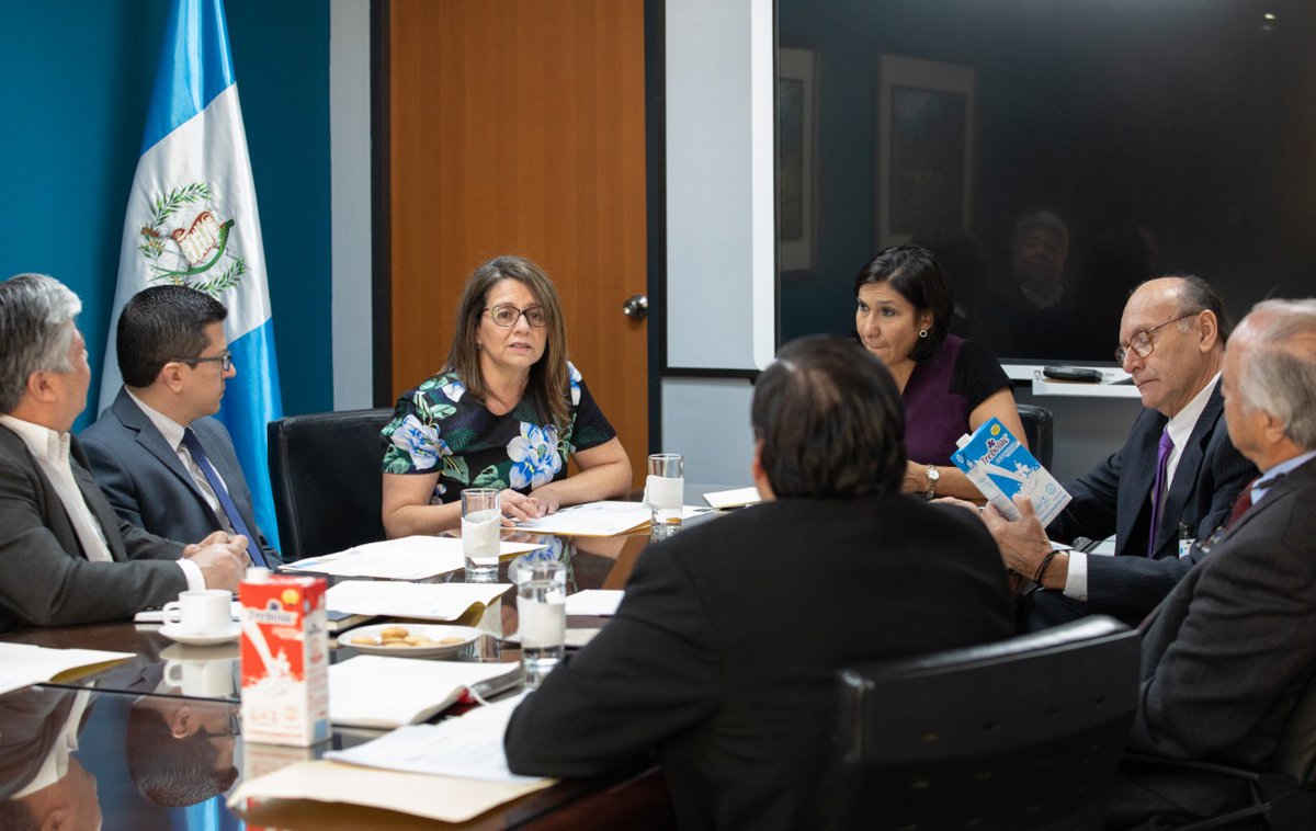 MINECOGT's tweet photo. (2/2) Para dialogar sobre temas relacionados con el sector, también estuvieron presentes Ramiro Perez Zarco, Director Ejecutivo de #Asodel y los directores de la cámara antes citada Daniel Chacon, Manuel Torres y Luis Mazariegos, así como el asesor jurídico Carlos Mérida. https://t.co/WILaN1pcZa