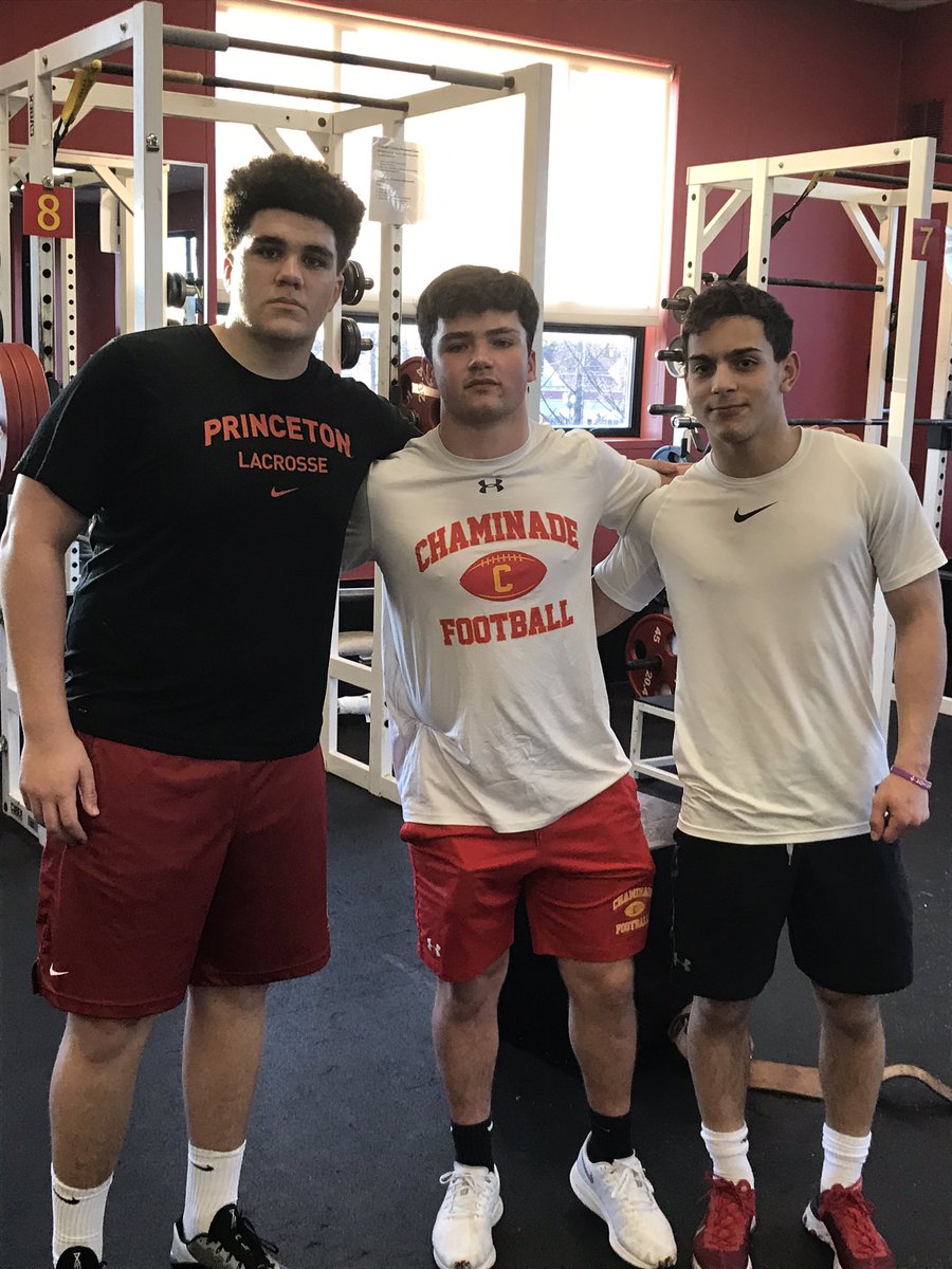 Chaminade_FB's tweet photo. Parker Warentz, 5’9/178/SB&amp;RB, achieves the 1000 Pound Club!!
This senior and returning starter benched 255, dead lift 455, and squat of 315. Parker is an outstanding team leader who boast GPA of 95%. Parkerflanked by captains Liam McKormick and Mario Fischetti. Congrats Parker!! https://t.co/dwduYivYQW