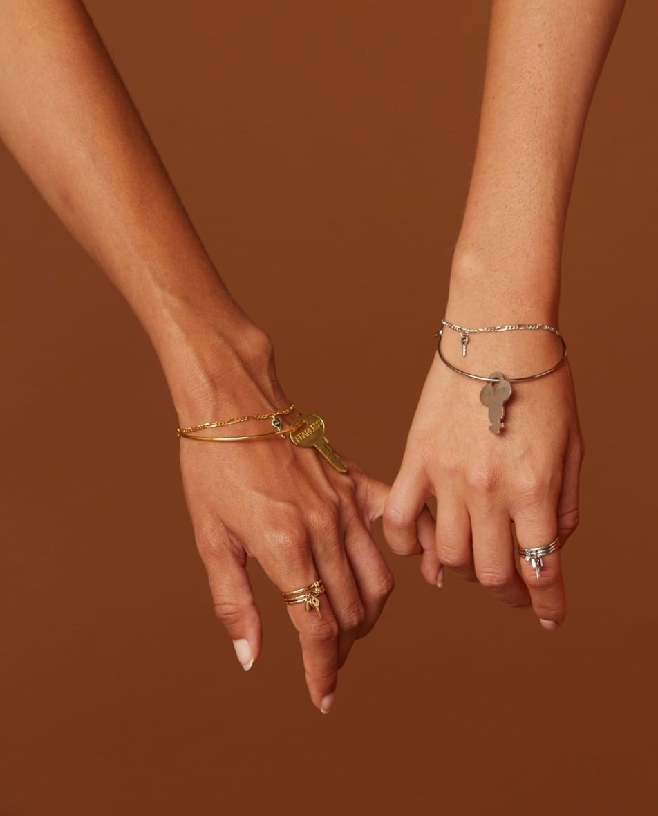 storrstorrstorr's tweet photo. The key to accessorizing is simple. Watch and learn from @Thegivingkeys. https://t.co/sRLEz1IEKV