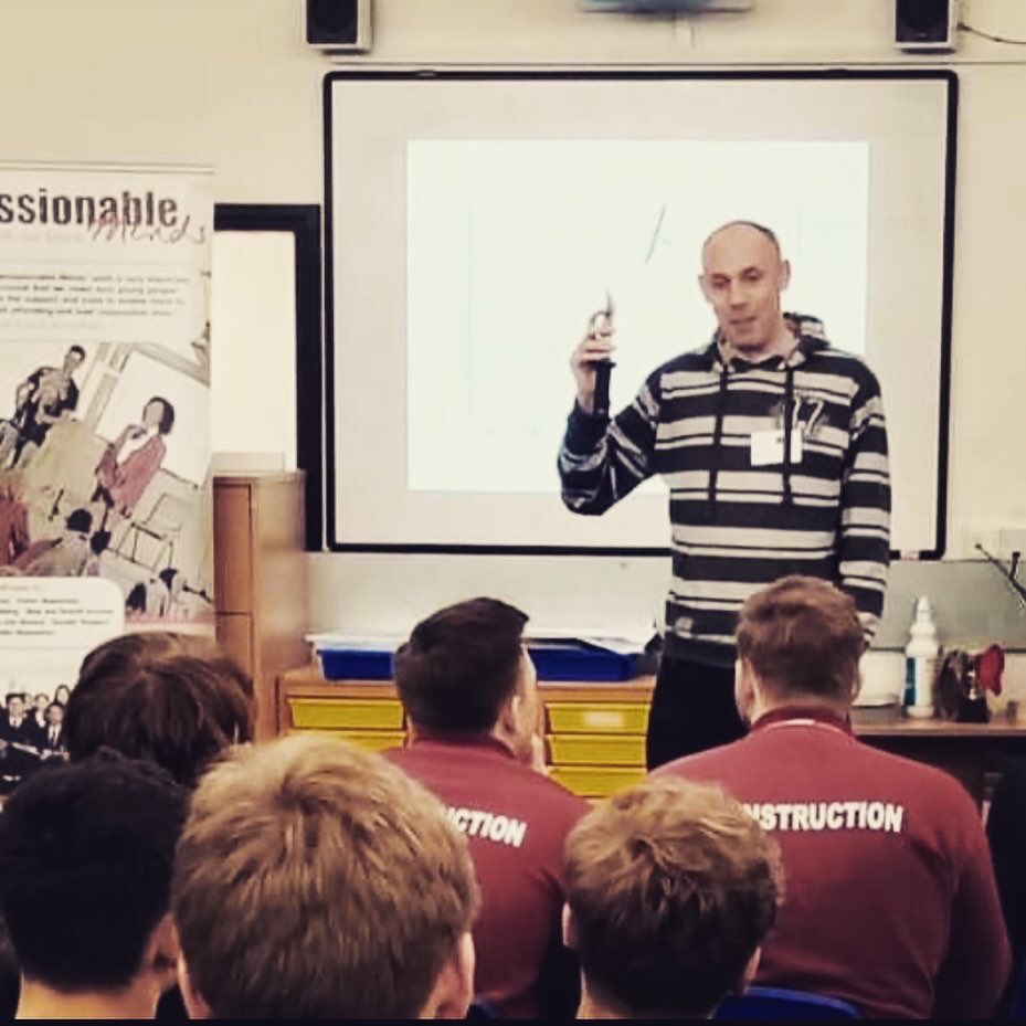 ImpressMinds's tweet photo. Crime talks at Aldershot Construction College and Farnborough College today. Over 700 young people took part. Huge thanks for having me @fcot 💪👏🏼😃 #drugs #mentalhealth #countylines #college #education #pshe #workshops  #crime https://t.co/x35mE70Eox