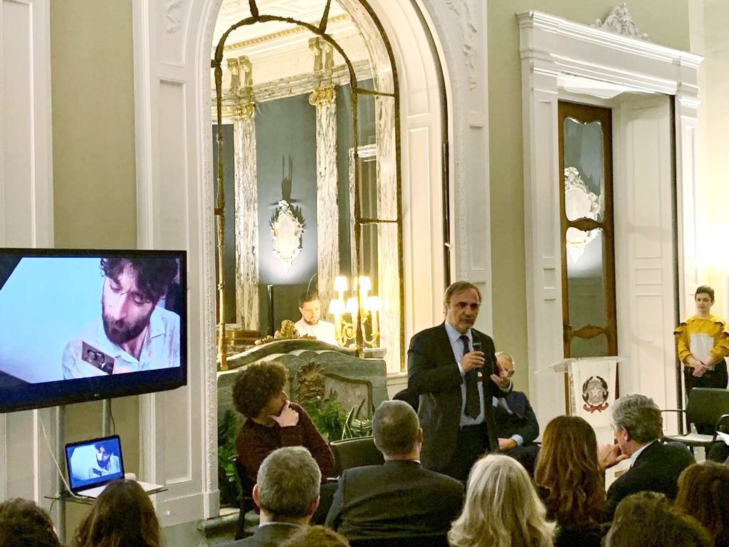 RicardoMerlo5's tweet photo. A #Madrid sono intervenuto come invitato d'onore alla presentazione l’invitato d’onore alla presentazione del libro “Viaggio tra gli Italiani all’estero”, a cura di Steven Forti (ed. Il Mulino) #Farnesina #italianiallestero #italianinelmondo #ItalianiinSpagna https://t.co/Ojr1W72LHu