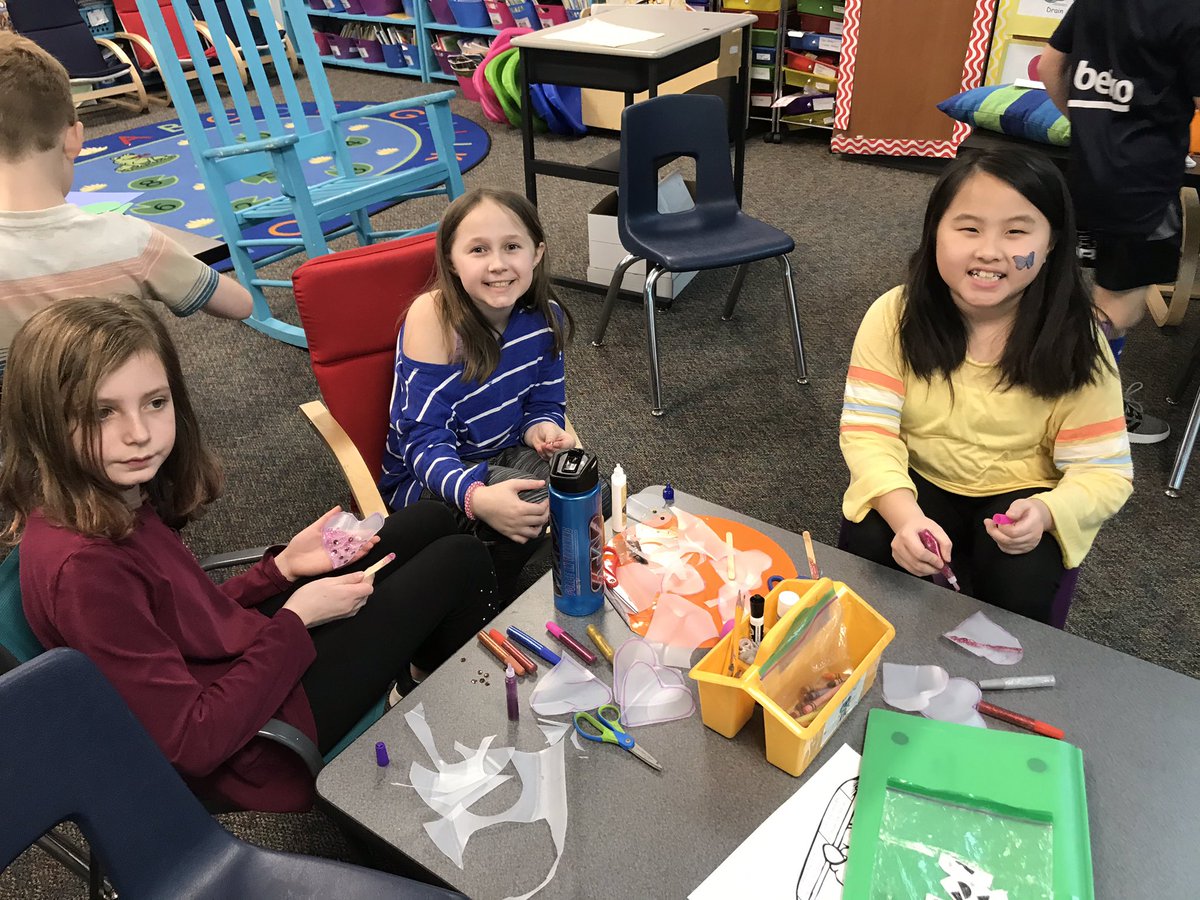 MrsLancelle's tweet photo. The Sting Cancer group made Valentines for cancer patients at Aspirus Hospital.  They also made tie blankets and heart stain glass. Thank you Mountain Bay PTO and The Everest Foundation for funding.  #STINGCANCER #Everestpride https://t.co/oqK1DHvqWU