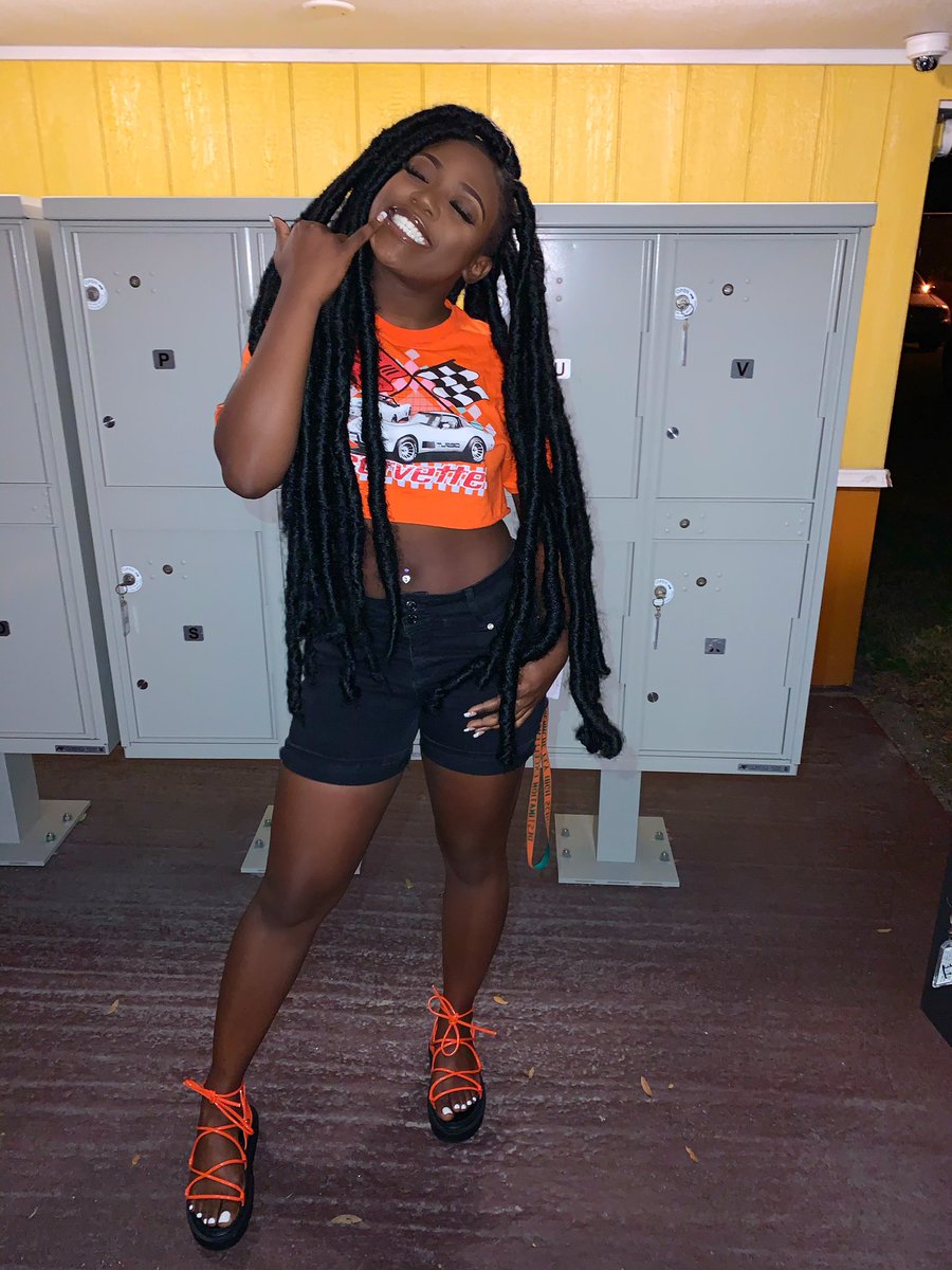 Sabethsa13's tweet photo. #OrangeSzn #DarkSkinTwitter 🍊🧡🟠📙🟧🔥🏀 https://t.co/sGnrvKdk65