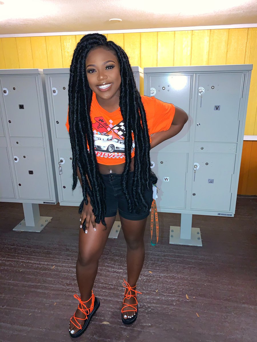 Sabethsa13's tweet photo. #OrangeSzn #DarkSkinTwitter 🍊🧡🟠📙🟧🔥🏀 https://t.co/sGnrvKdk65