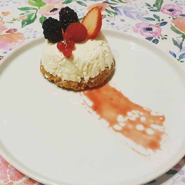 ValePacini74's tweet photo. Dite "Cheeeseeeee" 😂
.
#gelatomyway #food #foods  #iger #igers #igersumbria #igersitalia #foody #desserts #dessert #dessertporn #dolci #pasticceria #pastry #americanfood #americanstyle #usa #cheesecake https://t.co/R2Gun3vcf3