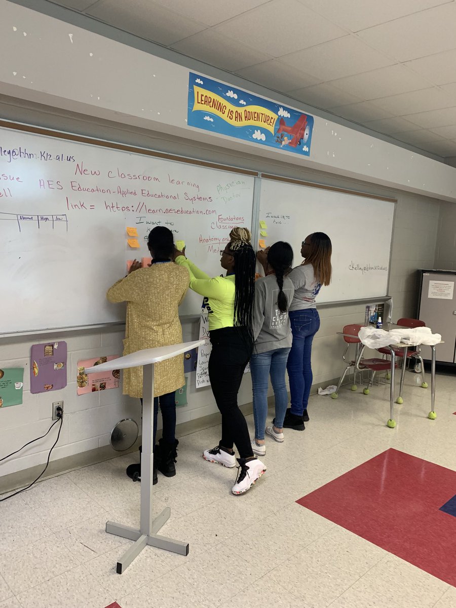 queen5377's tweet photo. International Adolescent Health Week planning with local high school students #uabadolescenthealth #UABLEAH @uabpeds @IAHW2020 https://t.co/SsP8ZvJWGJ
