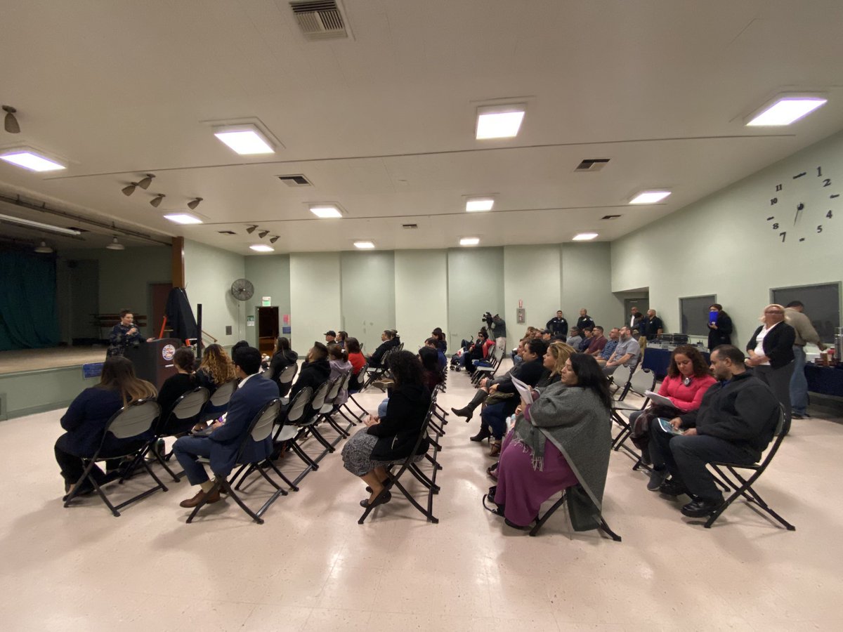lizfromsela's tweet photo. #Deltafueldump townhall in Southeast LA #3: 

Again, community showed up, Delta didn’t. #Day15 https://t.co/wM32vbQHC0
