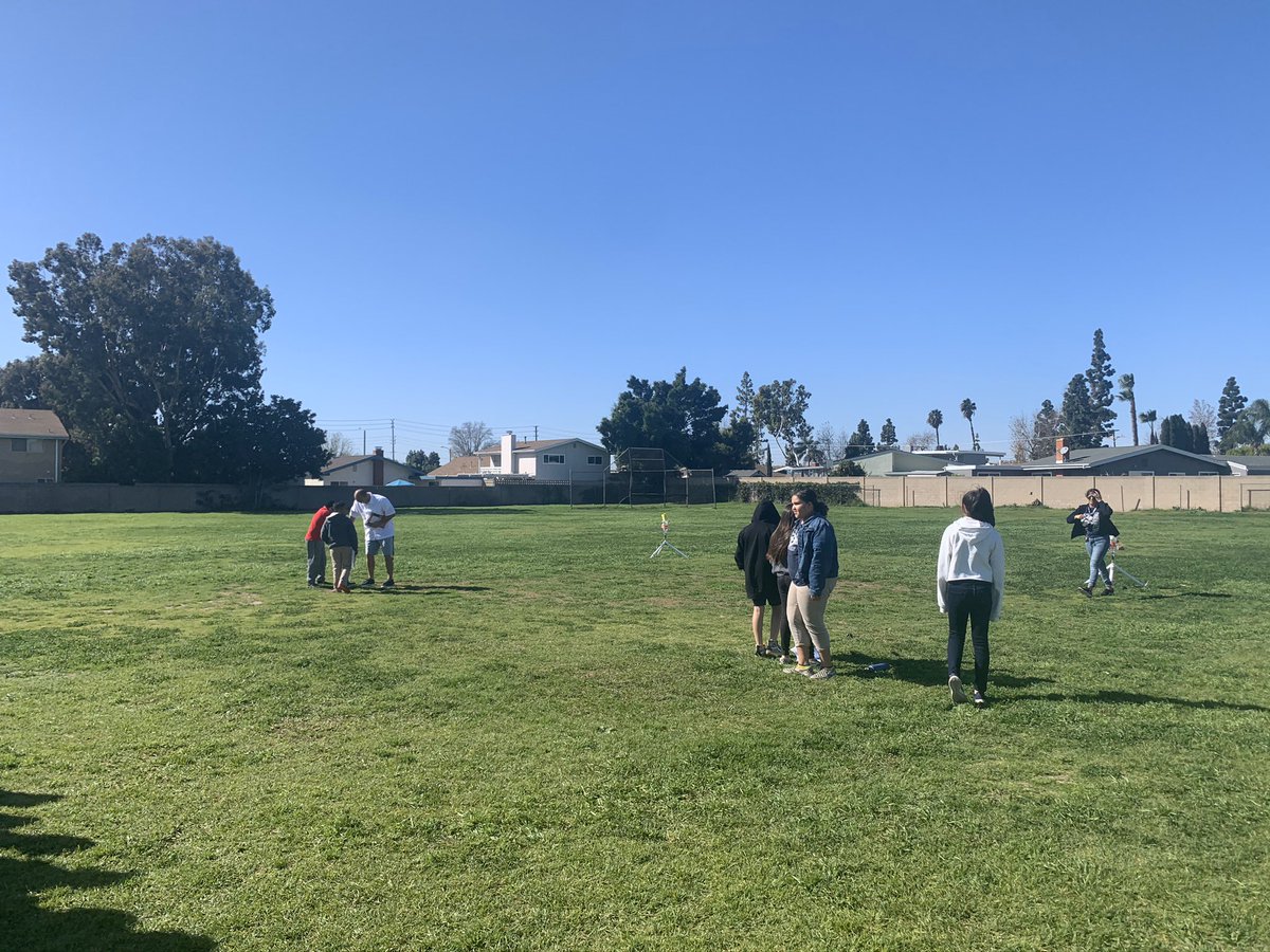 mc_ashly's tweet photo. Rocket launch day for Mr. Adrian’s 5th grade class! #designthinking #steam #beswickes @beswickes @TUSDschools https://t.co/Z3F3wxSWq9