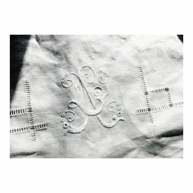 w_embroidery's tweet photo. ・
・
アトリエクラス
みんなで刺繍パラソル企画☂︎☂︎進行中〜⚑︎゛
・
・
#日傘
#刺繍日傘
#笑う刺繍
#刺繍教室
#刺繍教室東京
#パラソル
#イニシャル
#イニシャル刺繍
#モノグラム
#白糸刺繍
#whiteworks
#手仕事のある暮らし
#ハンドメイド
#手芸 https://t.co/fh9QUZVDG4 https://t.co/jzrwdxJiYg