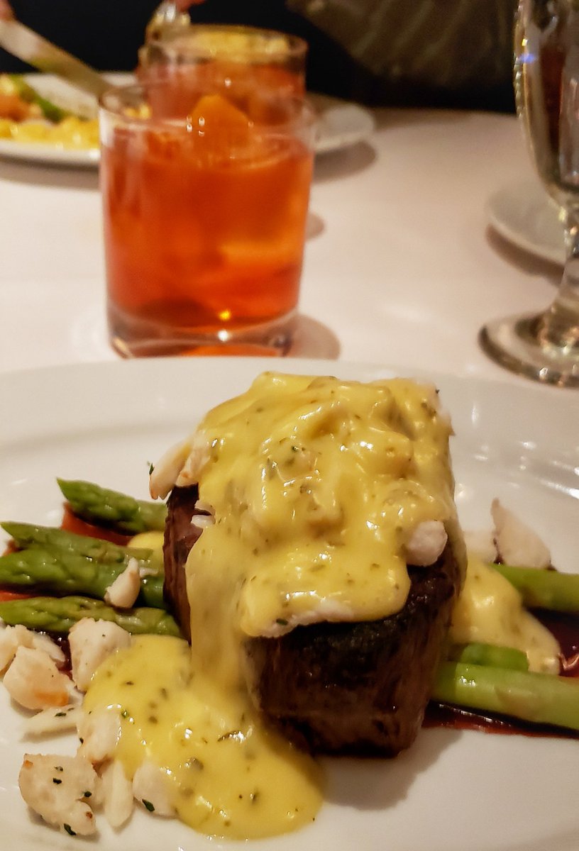 ashvinlad's tweet photo. Every year we pick a steak place for #ChiRestaurantWeek. And every year our intent is to go for the pre fixe menu. And every year the staff up sells us. And this year was no different.

45 minute wait despite a reservation, but it was all worth the wait at #OceanPrimeChi https://t.co/F7bQdYPlvU