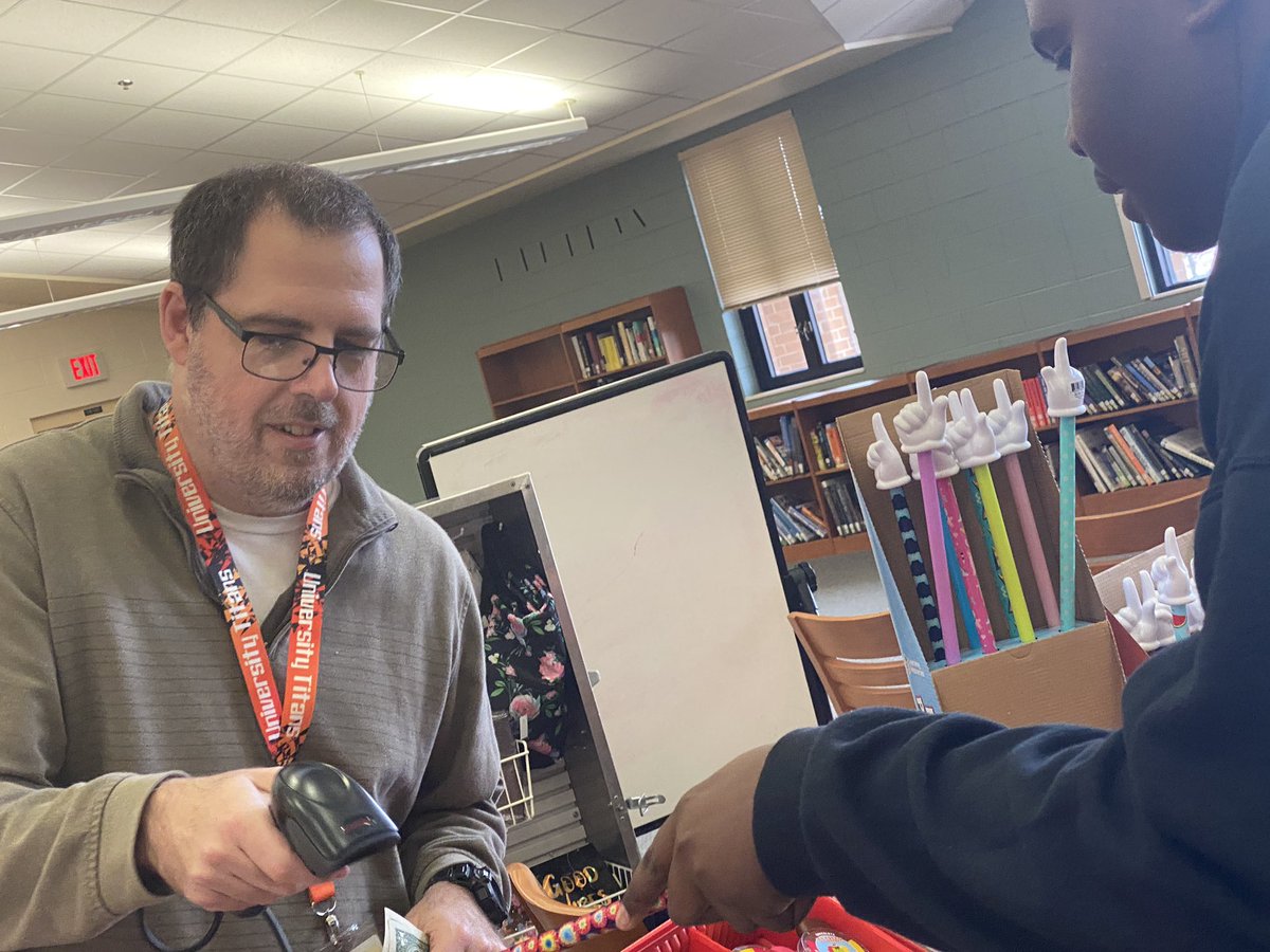 tfulsangreaduhs's tweet photo. Book Fair all week! Go check out the Genius Book of World Records 2020! #UHSLiteracy #vcsclw2020 #FLCelebratesLiteracy @mmfraine @BernerLinda @UHSTitans411 https://t.co/rvD9pLBA3F
