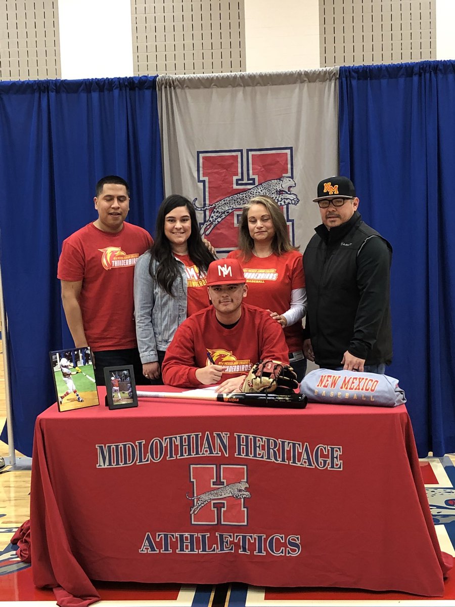 TXPiratesBB's tweet photo. Congrats to @thereal_rocmtz on Officially coming a Thunderbird. Your Pirate Family is very proud of you and happy for you and your family. Go get it Roc! Excited to see where your journey takes you. @NMJCTbirds got a good one! #txpirates #feeltherhunder https://t.co/eOZRBSWgIK