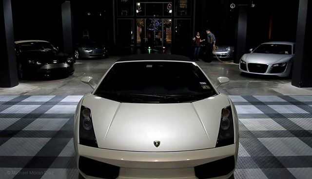 MikeInExcess's tweet image. My block behind me, like I'm coming out the driveway. It's grind day, from Friday to next Friday. 
#Lamborghini #Audi #Porsche #AstonMartin #MMDphoto ift.tt/2UeqLnY