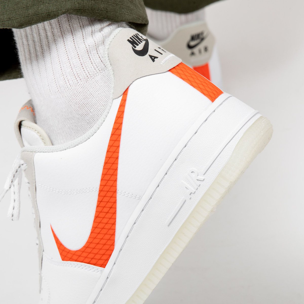 air force 1 07 lv8 white orange
